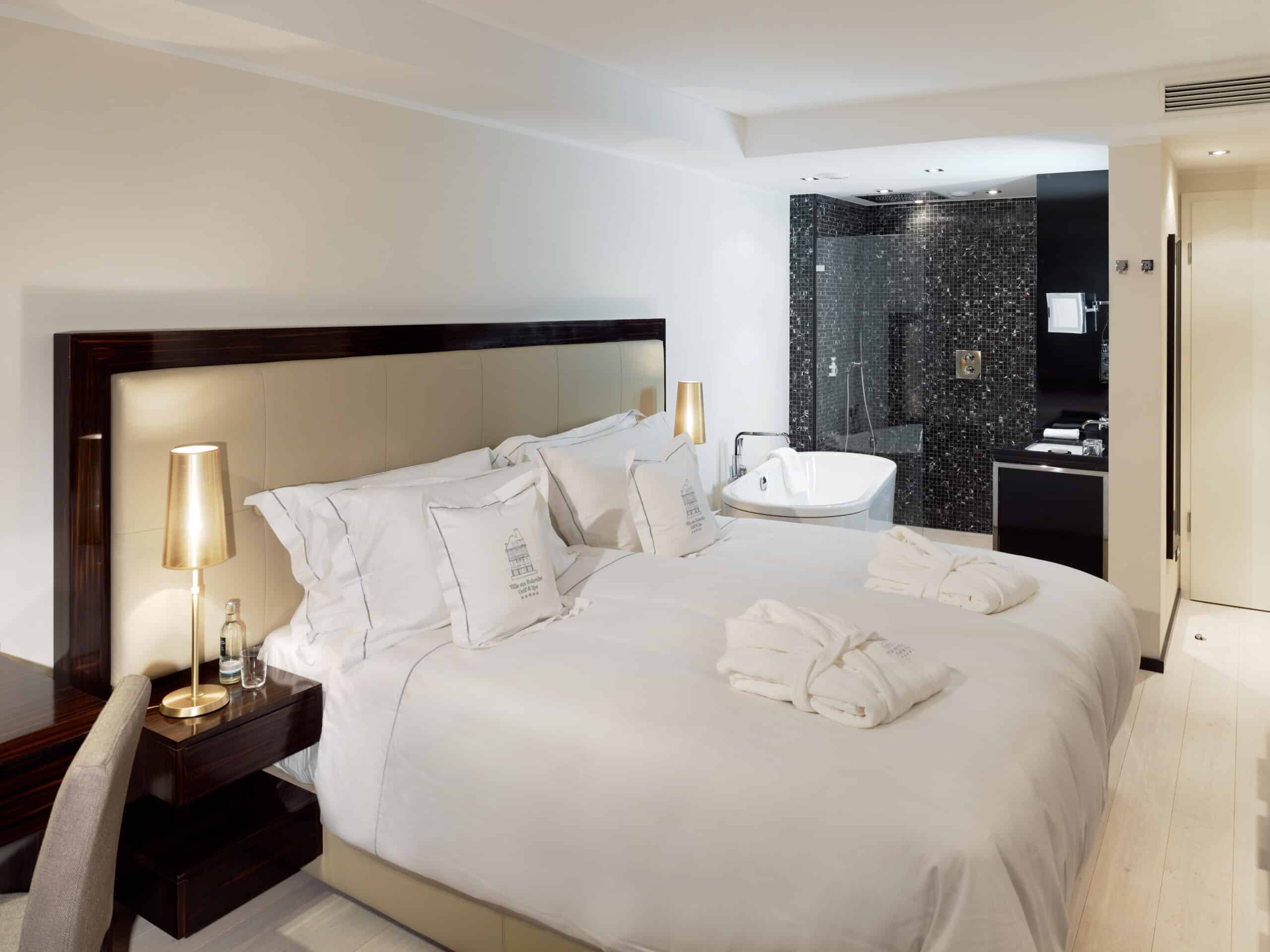 Luxuriously furnished room equipped with exclusive designer furniture.